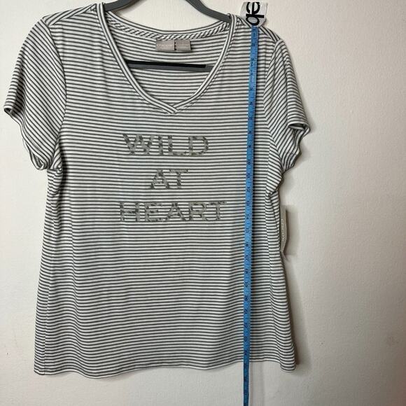 NWT Chico's Zenergy Wild At Heart Olive White Stripe V-Neck Tee  1 - Picture 11 of 13